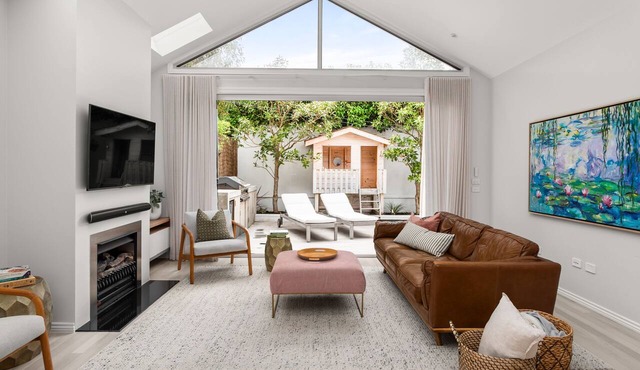 Bayleaf Terrace - A stylish period home in Hawthorn, steps from Glenferrie Road in Hawthorn
