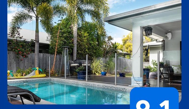 Beach Bliss, Private Bedroom, Private Lounge & Bathroom, plus Netflix, Wifi in Kewarra Beach