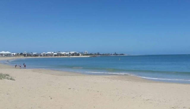 Beach Stay on Ormsby. Two bedroom unit with secure backyard. in Mandurah
