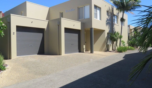 BEACHES UNIT 1- SPACIOUS 4 BEDROOM WITH SWIMMING POOL in SOUTH WEST ROCKS