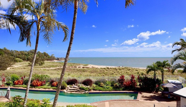Beachfront and pool views from the balcony 5 min walk to the beach. in Urangan