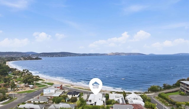 Beachfront Beauty Bellerive in Bellerive