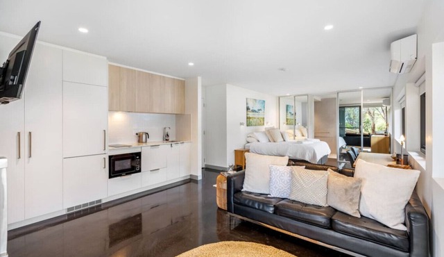 Beachfront Studio with Breathtaking Views in Blackmans Bay