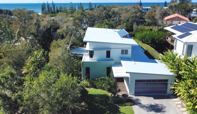 Beachside Getaway - Driftwood House in Dicky Beach