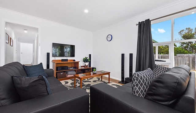 Beachside Luxe - Pet Friendly in Stieglitz