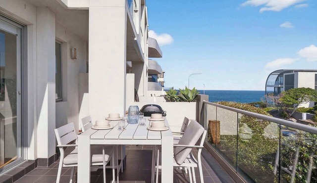 Beachside Maroubra With Parking & Balcony - New in Maroubra