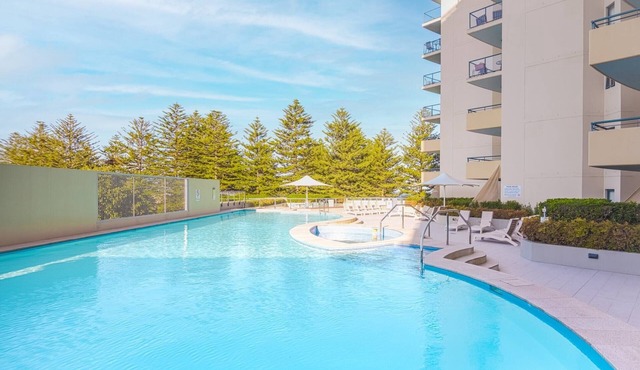 Beachside Studio with Pool and Gym Access in Cronulla