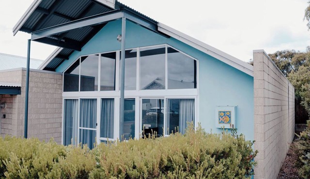 beachside villa - just 5 mins walk to the Middleton Bay beach in Collingwood Park
