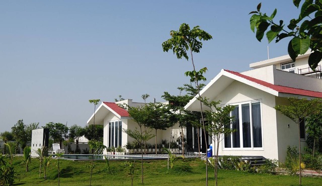 Beautiful 3-bedroom farmhouse with AC in peaceful Lalpura,jaipur