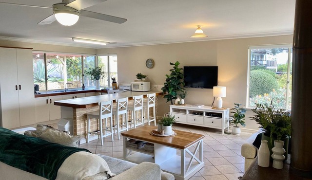Beautiful Ocean Views , Internet & Smart TV in Guilderton