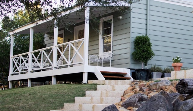 Beautiful self contained cottages nestled in the picturesque Helena Valley. in Helena Valley
