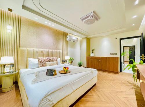 Bedchambers Stay near Select Citywalk, Saket