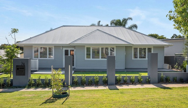 Bedford Pool Oasis | Comfort near CBD & Airport in Bedford