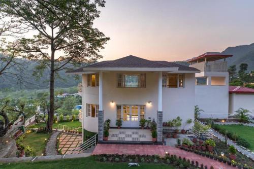 Bella Casa, 3BHK Private Luxury Villa in the Hills in Dehradun