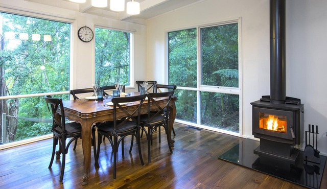 Belle Cottage, Sassafras - Stylishly furnished 2 bedroom cottage with wood burner in Sassafras in Sassafras