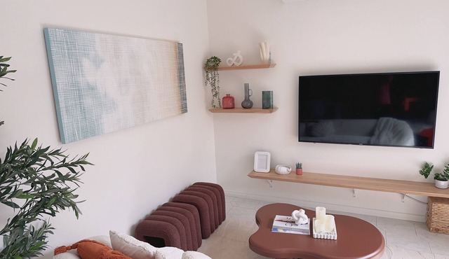 Bentleigh Central Private Modern1BR Home with Garage & Bath tub Near Station in Bentleigh