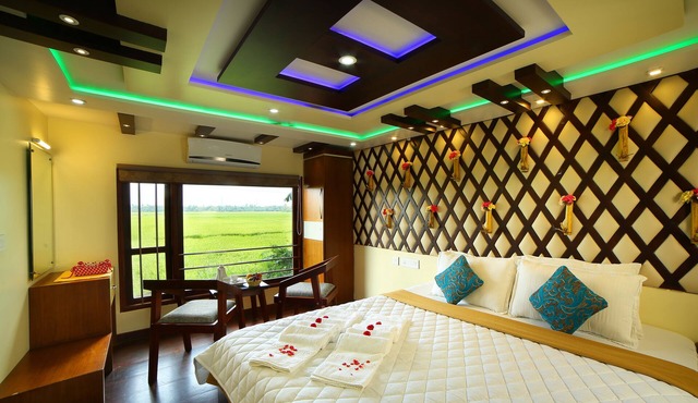 Best Kerala Houseboat