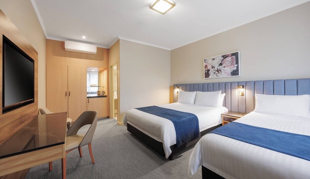 Best Western Plus Travel Inn Hotel in Carlton