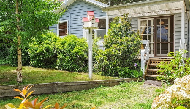 BIDWELL COTTAGE, a charming hideaway close to Lake Daylesford in Daylesford