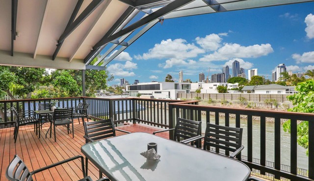 Bliss At Broadbeach - Large canal facing property in Broadbeach Waters