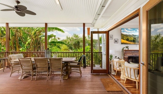 Blue View Cottage! Simply Perfect! in Centenary Heights