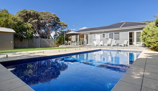 Bluetopia - Contemporary coastal beach house with solar heated pool in RYE