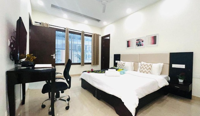 BluO 1BHK - DLF CyberCity, Balcony, Lift, Parking