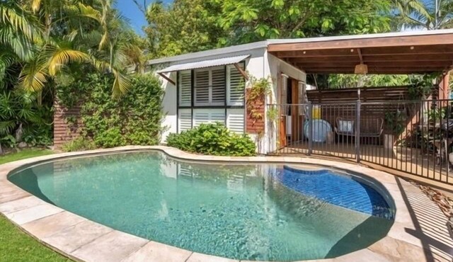 Boudoir on Bryce St - (Pet Friendly to ONE, SMALL non hair shedding dog 4.5kg) in Moffat Beach
