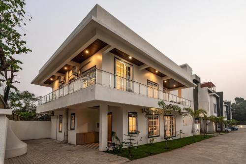 Brand New 3BHK Spacious Villa with Private Pool & Terrace , Pet Friendly & Indoor Games in Colovale
