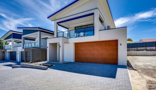 Break Away | Beachside, Pet-Friendly Retreat with Granite Island Views in Mc Cracken