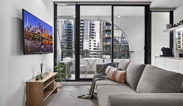 Bright 2-Bed Apartment Near South Melbourne in South Melbourne