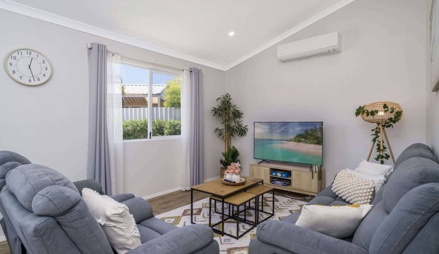 Bright and Spacious 2-Bed Thornlie Family Home in Thornlie