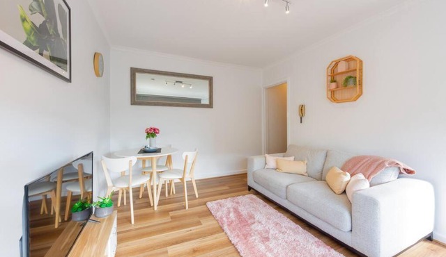 Bright and Sunny Gem on Hotham in Melbourne