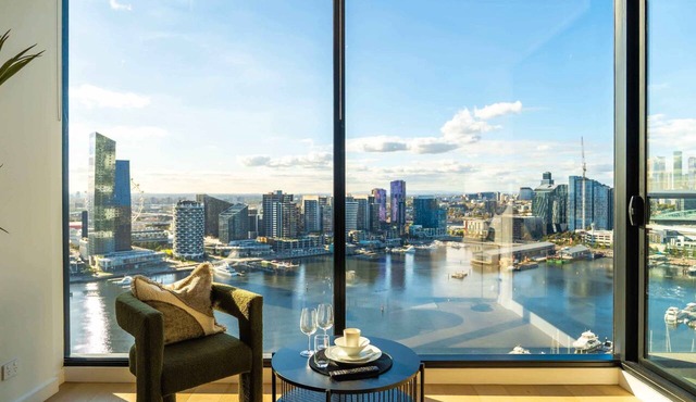 Brilliant Collins Wharf Waterfront Condo in Docklands