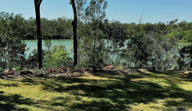Burrum Riverside Cottage in Pacific Haven