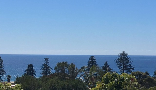 C168 DEGREES - updated iconic 70s beach house with 168 degree ocean views in Tuross Head