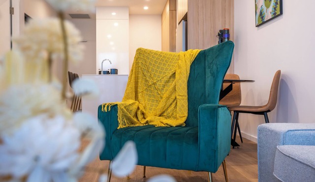 Canberra 2 Bedroom Central Getaway | Stylish 2BR Apartment with Patio & Parking in Griffith