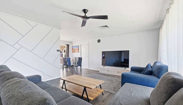 Canterbury House - Firepit Retreat Near Mall in Dubbo