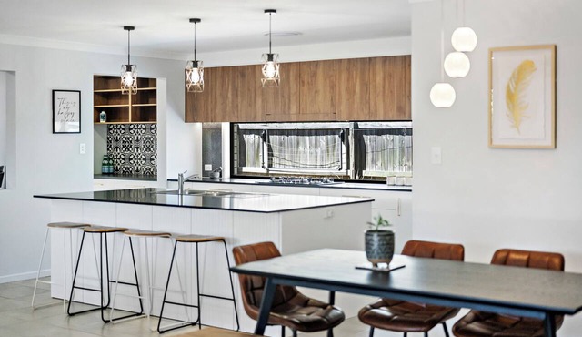 Capestone Cove - Spacious Modern Home - Mango Hill in MANGO HILL