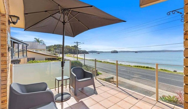 Caseys Beach Escape | Ocean Views | Sleeps 7 in Batehaven