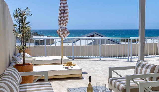 Castaways Penthouse Noosa, Sea Views, Beachfront, Pool, Tennis. in Castaways Beach