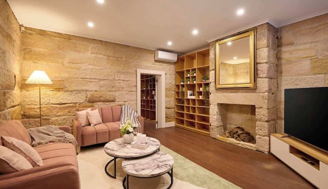 Cathedral St + Parking | Mins to Wharf & Botanic in Woolloomooloo