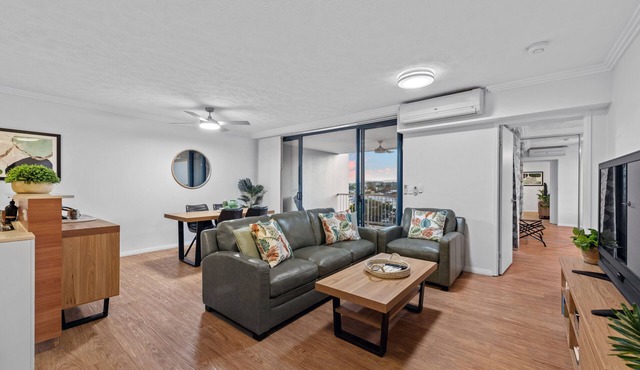 Central & Spacious! 2Bed/2Bath/1Car ~ Gabba in Woolloongabba