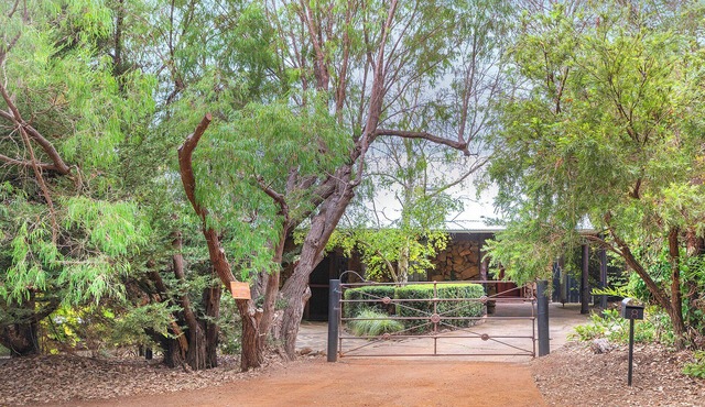 Characterful 3 bedroom cottage walking distance to stunning Margaret River town! in Margaret River