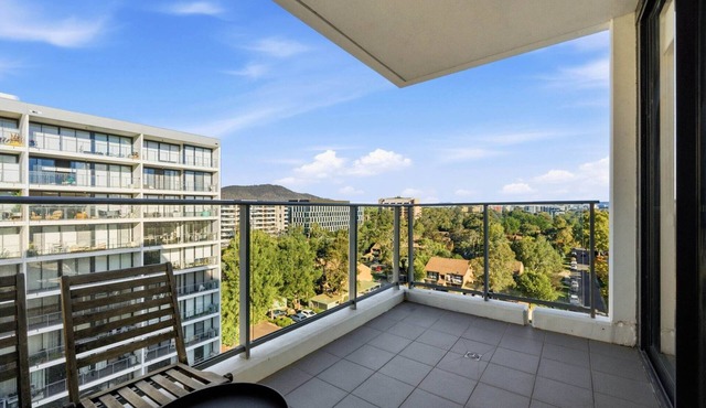 Charming 2BR Apartment Near Canberra’s Attractions in Lyneham