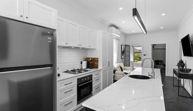 Charming 3BR renovated house in Mayfield West