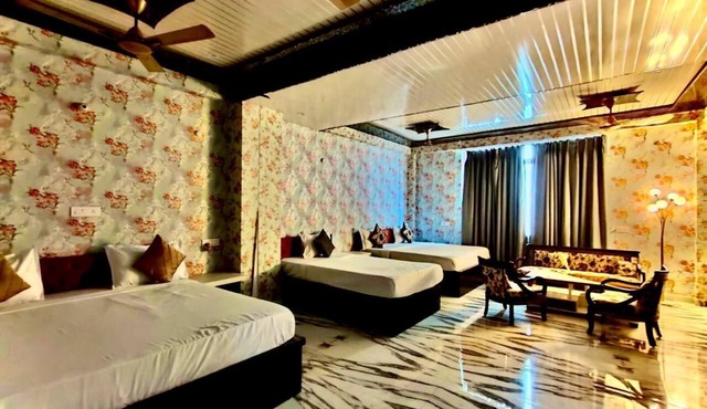 Charming bed & breakfast with 15 bedrooms and AC, WiFi in vibrant Varanasi