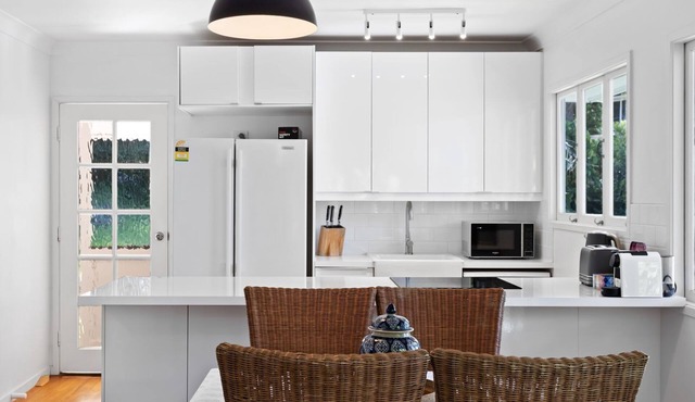Charming Queenslander Getaway in Stafford Heights