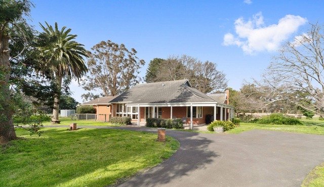 Chatsworth Park: 4 BR, 2 BA House in Balnarring, Sleeps 10 in Balnarring
