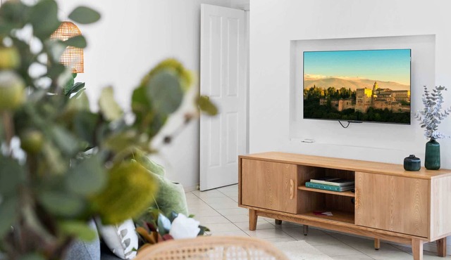 Chic 1-Bed Escape with Parking Bridgeman Downs in Bridgeman Downs